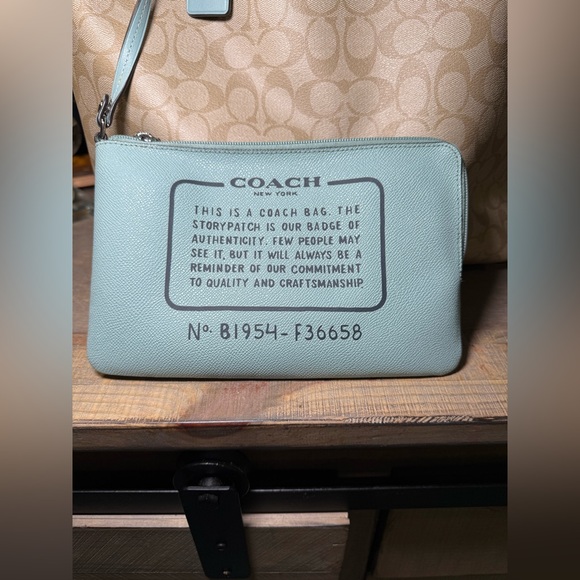 Coach Reversible Large City Tote in the colorway Light Khaki/Seafoam. With Pouch - Picture 6 of 15